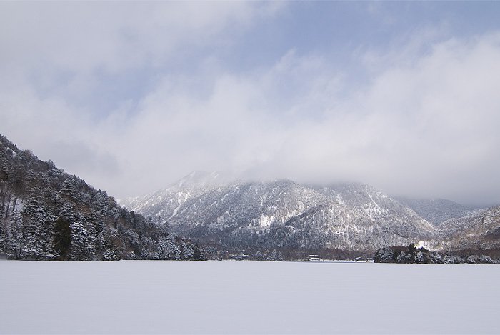 nikko yunoko frozen lake